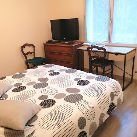 Chambre Et Table D'Hotes La Meule ポリニー エクステリア 写真