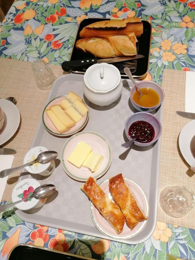 Chambre Et Table D'Hotes La Meule ポリニー エクステリア 写真