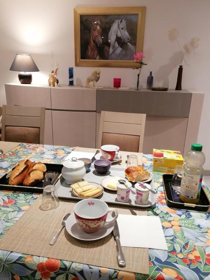 Chambre Et Table D'Hotes La Meule ポリニー エクステリア 写真